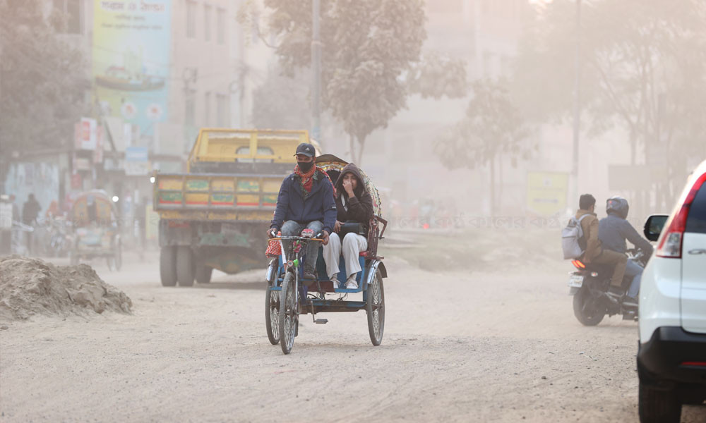 বায়ুদূষণে আজ চতুর্থ ঢাকা, বাতাস ‘অস্বাস্থ্যকর’