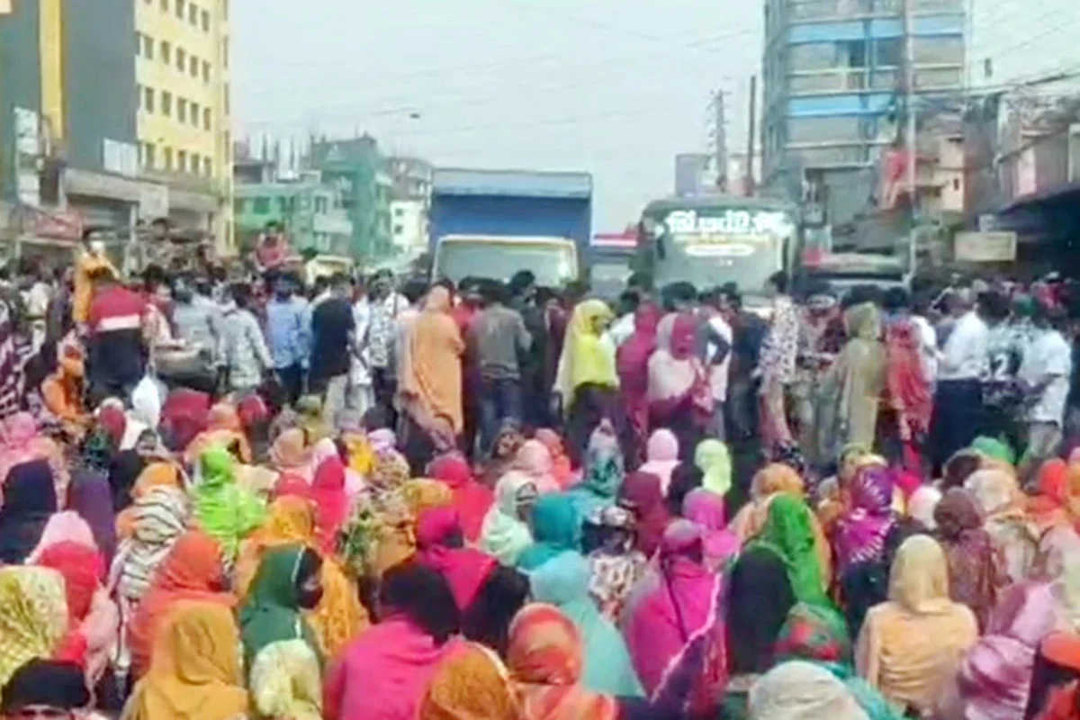 গাজীপুরে শ্রমিক আন্দোলন, ১০ কারখানায় ছুটি ঘোষণা