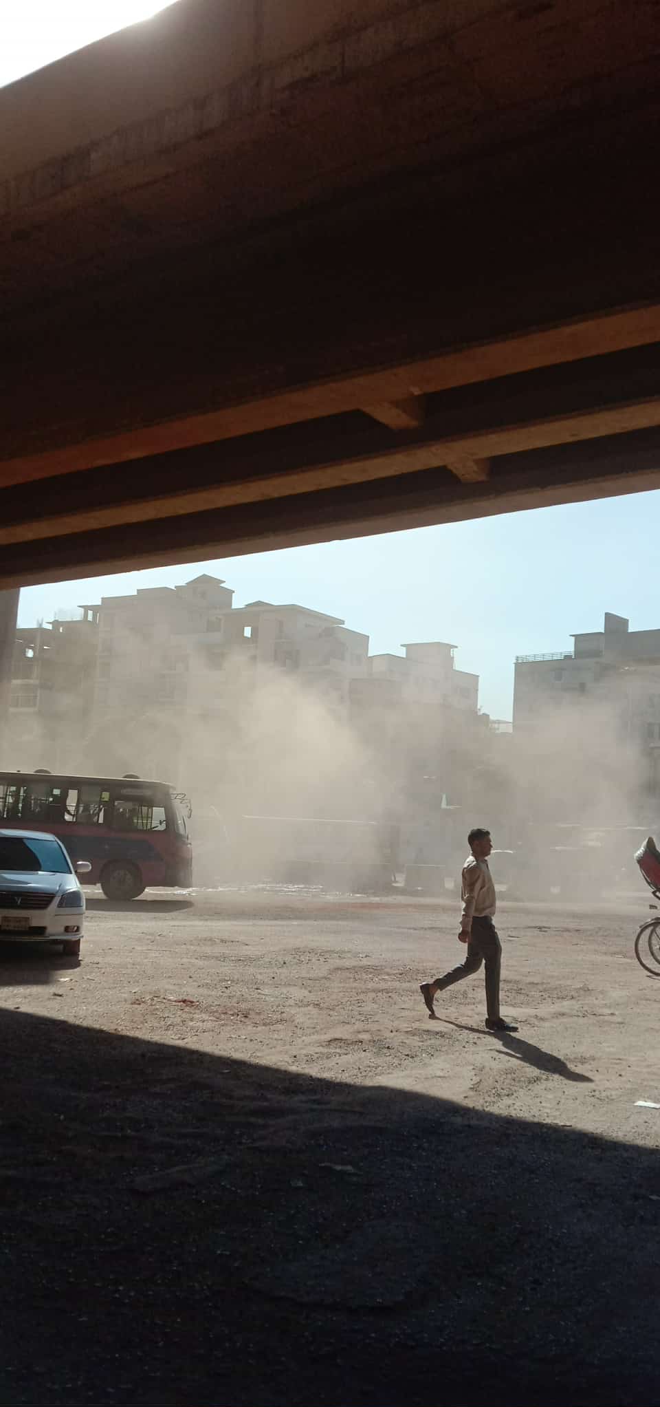 দূষণের তালিকায় আজ তৃতীয় ঢাকা, বাতাস ‘খুব অস্বাস্থ্যকর’