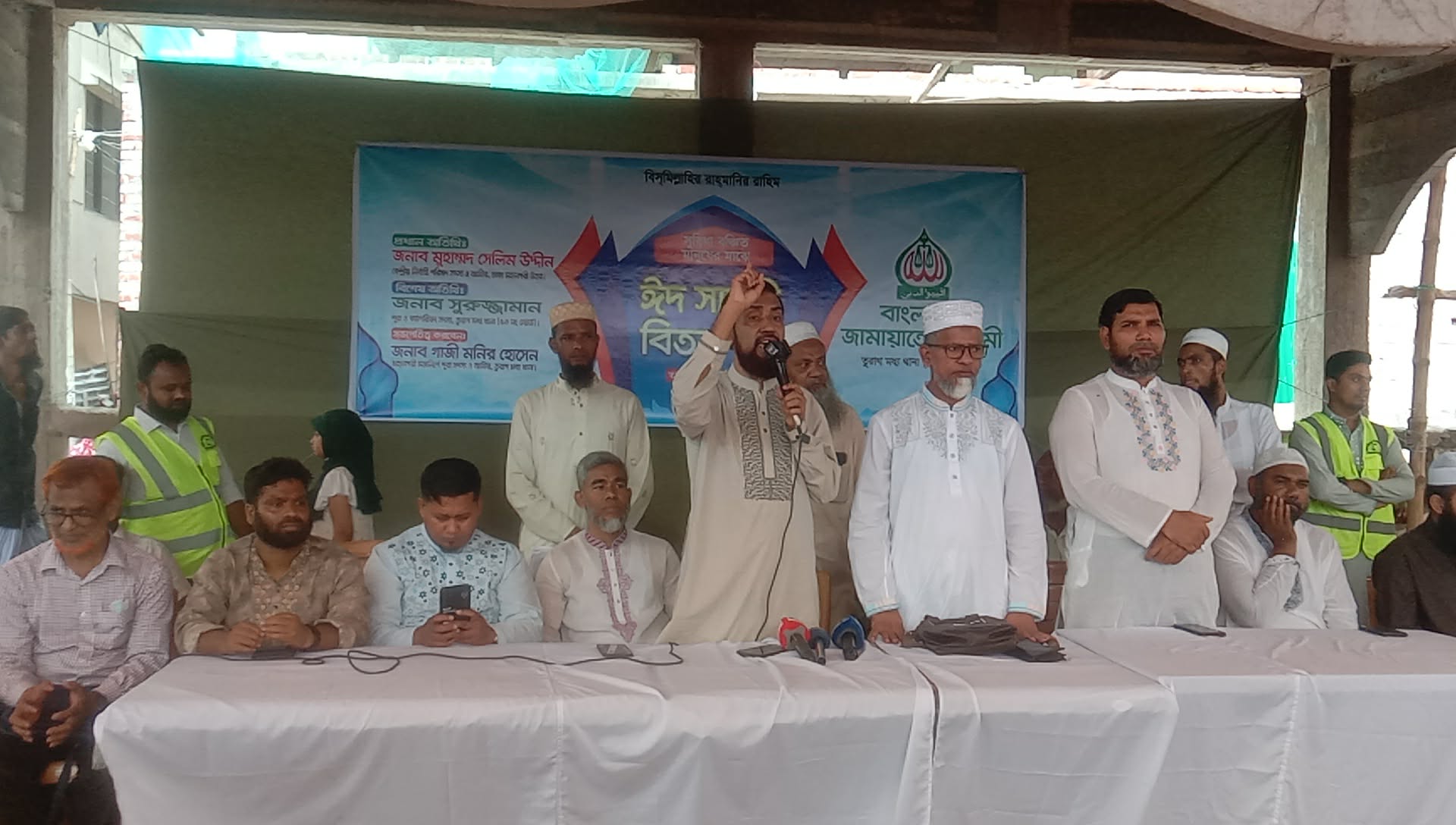 বাংলাদেশ জামাতে ইসলামী তুরাগ মধ্য থানা ৫৩ নং ওয়ার্ড এর উদ্যোগে হত দরিদ্রদের মাঝে ঈদ সামগ্রী বিতরণ।