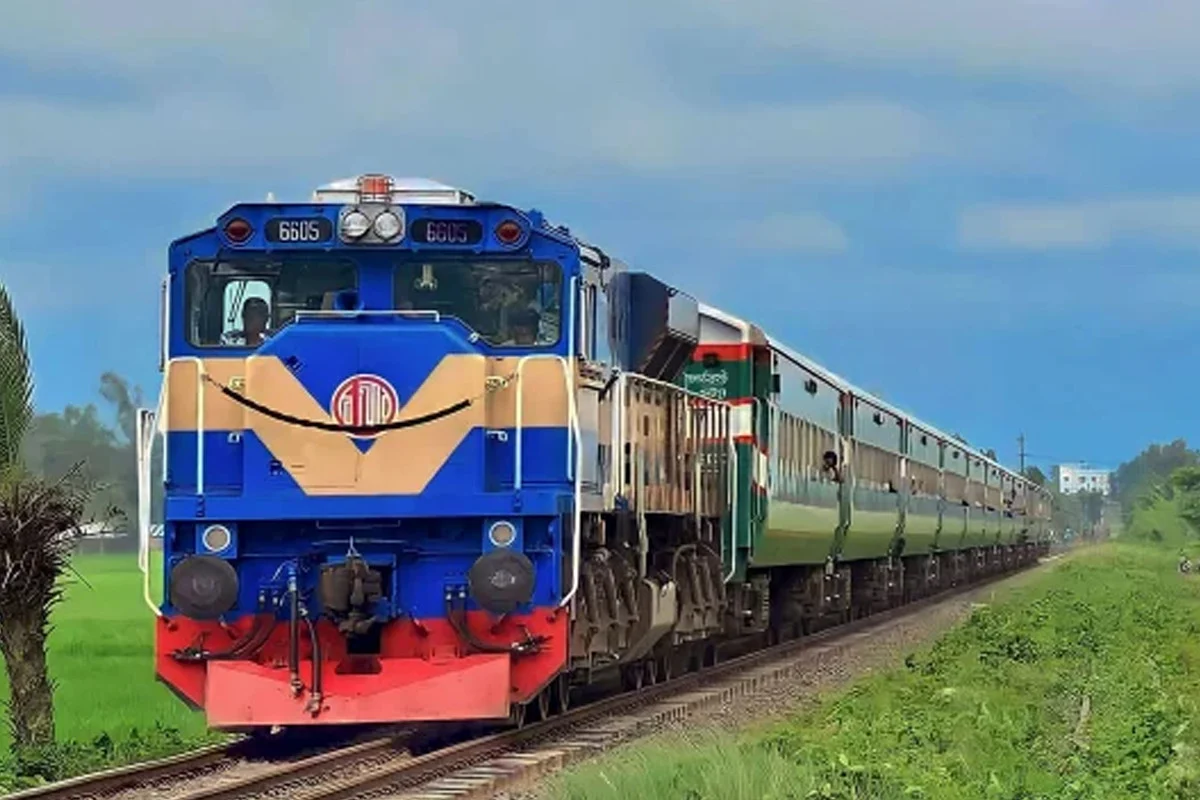 ঈদ উপলক্ষ্যে ট্রেনের তৃতীয় দিনের টিকিট বিক্রি শুরু