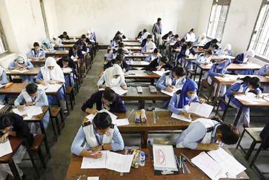 এসএসসি ও সমমান পরীক্ষা শুরু আজ, ♦ কেন্দ্রে বিদ্যুৎ সরবরাহ নিরবচ্ছিন্ন রাখার নির্দেশ ♦ পরীক্ষার্থী সাড়ে ১৮ লাখ