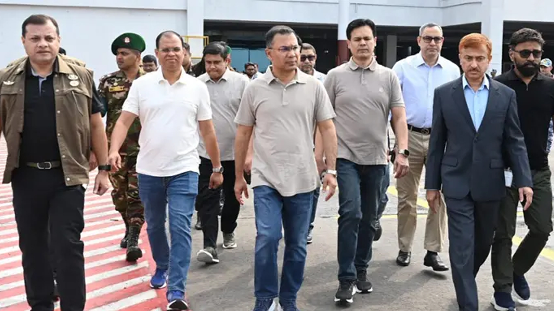 যশোরে প্রধানমন্ত্রী, যশোর পৌঁছেছেন প্রধানমন্ত্রী তারেক রহমান।